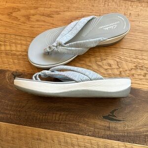 Clark’s cloud steppers sandals